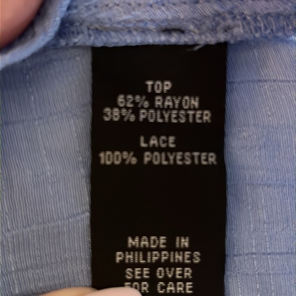 IZ Byer top with necklace - Picture 10 of 11